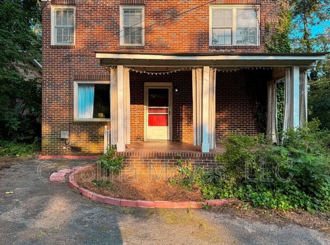 Building Photo - 2 Garraux St