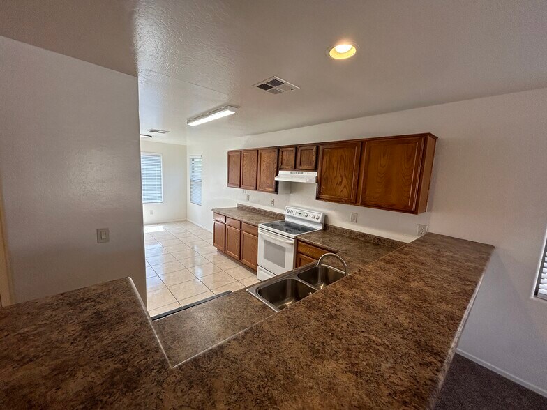 Building Photo - 7028 S 46th Dr