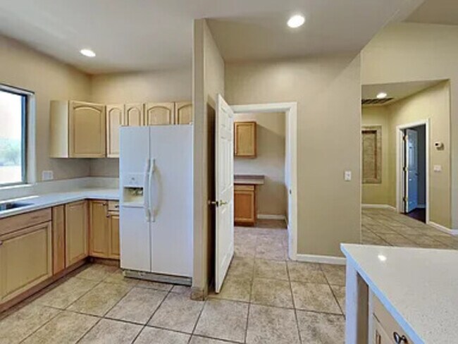 Building Photo - 3002 E Jeanette Ct