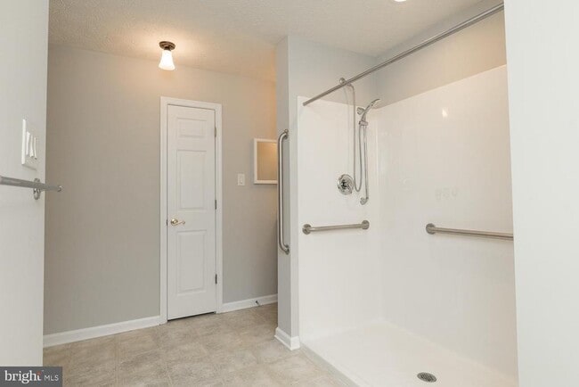 Building Photo - 106 Butterscotch Ct