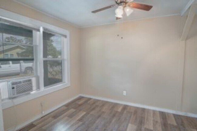 Building Photo - 342 Vine St