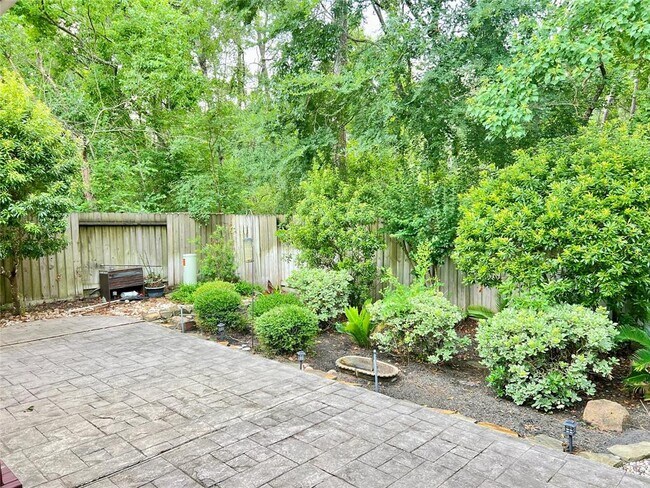 Building Photo - 42 W Foxbriar Forest Cir