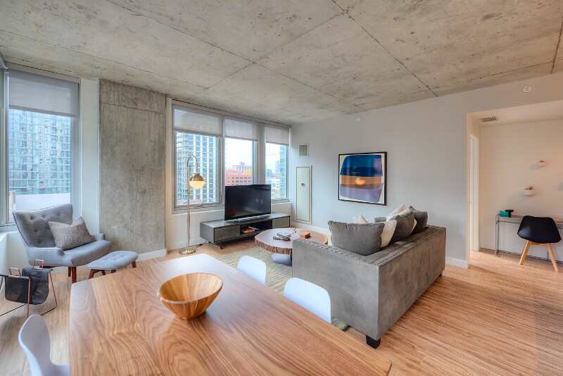 Building Photo - 160 N Desplaines St