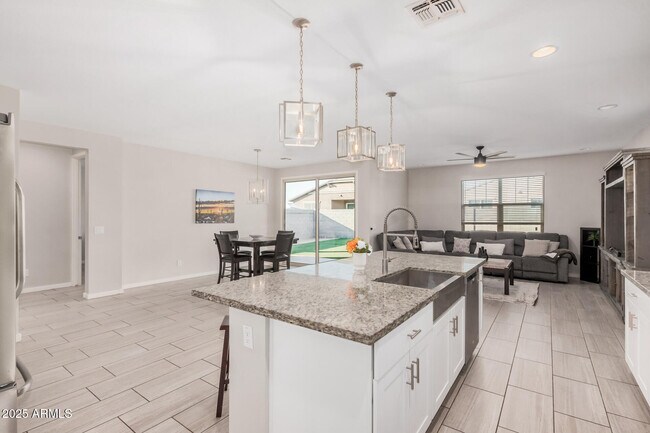 Building Photo - 11022 W Levi Dr