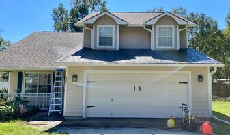 Building Photo - 407 Royal Pines Way