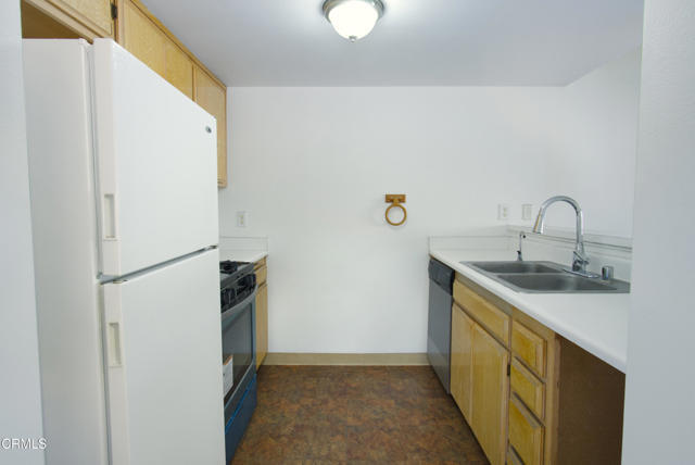 Building Photo - 865 S B St