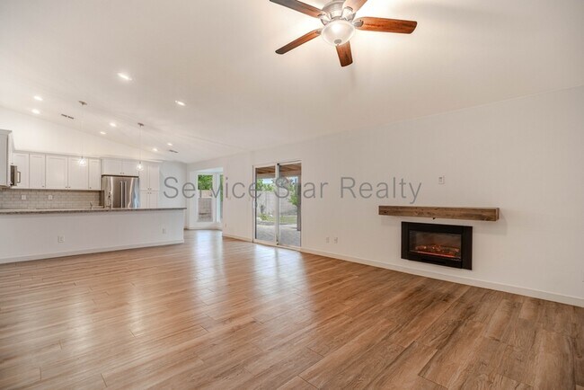 Building Photo - 6409 E Grandview Dr