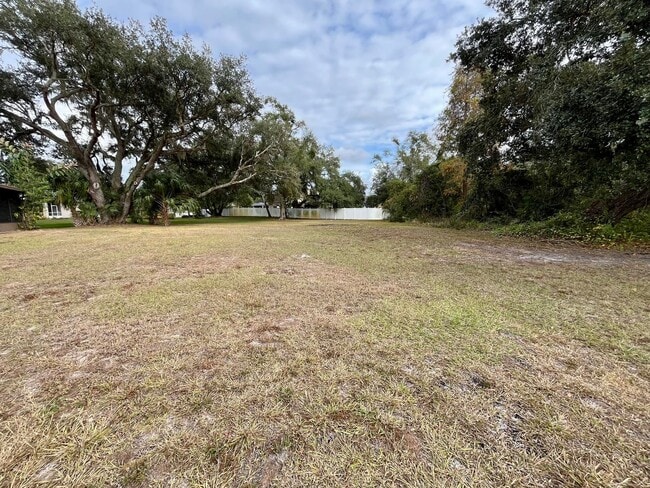 Building Photo - 3 bed/ 2 bath Beauty!