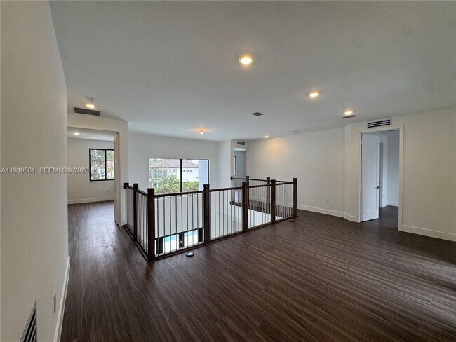 Building Photo - 19749 NE 16th Pl