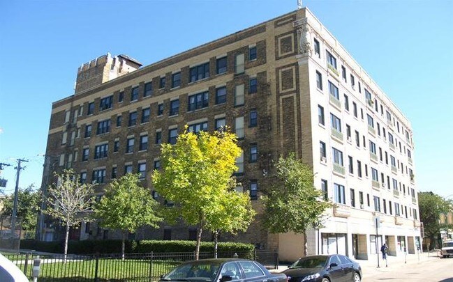 Building Photo - Broadmoor Apartments