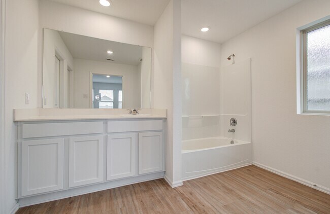 Building Photo - 9211 Redwood Br Dr