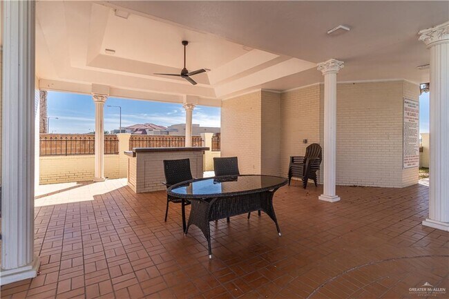 Building Photo - 19 S Col Rowe Blvd