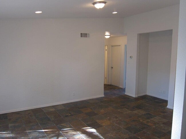 Building Photo - 2412 Village Walk