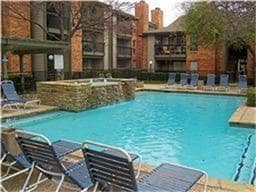 Building Photo - 18333 Roehampton Dr