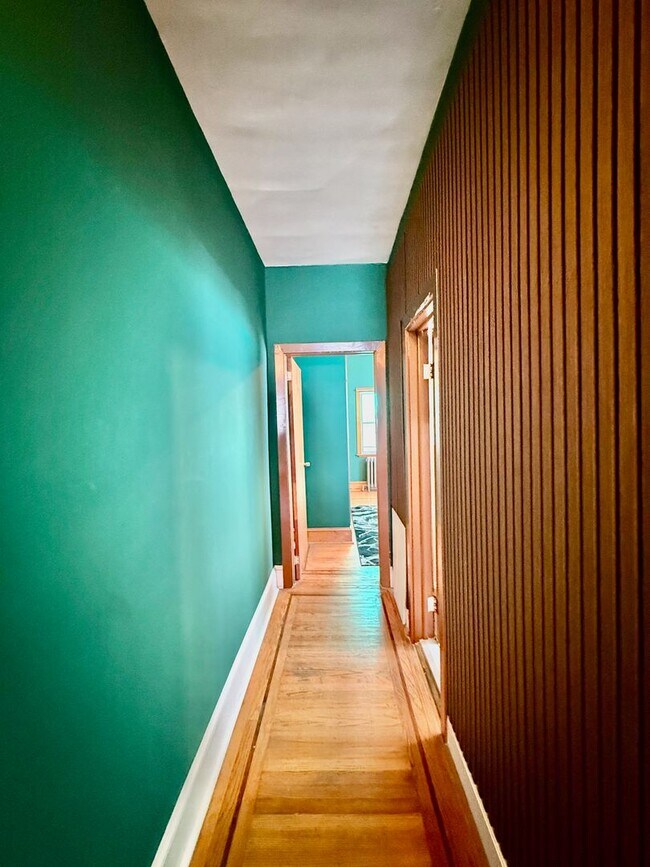 Building Photo - SPACIOUS & MODERN 3 BED/2.5 BA HOUSE w/ AC-Inlaid HARDWOOD Flooring-WASHER/DRYER & Rear PATIO in ...