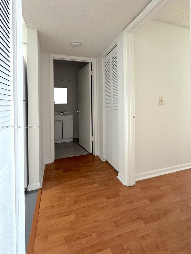 Building Photo - 1281 SW 46th Ave