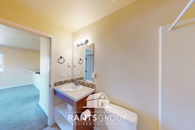 Building Photo - Cuter 2 Bed in the heart of Yelm!