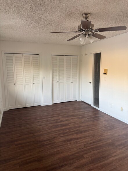 Building Photo - 1550 N Stapley Dr