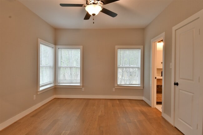 Building Photo - 4875 Main St