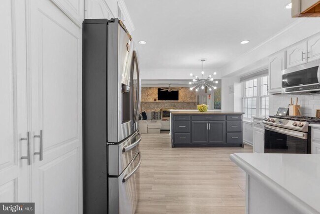 Building Photo - 5 Greenleigh Cir