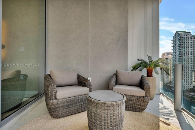 Building Photo - 300 Biscayne Blvd Way