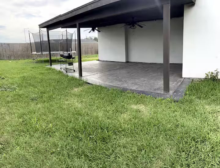 Building Photo - 3402 Las Vistas Ln