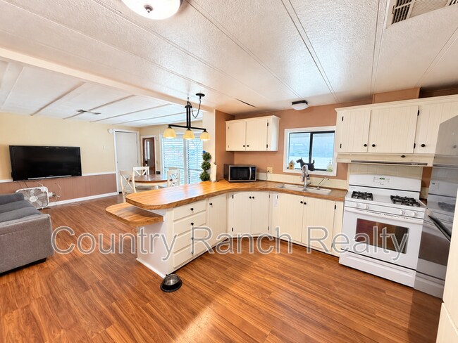 Building Photo - 1635 Yale Dr