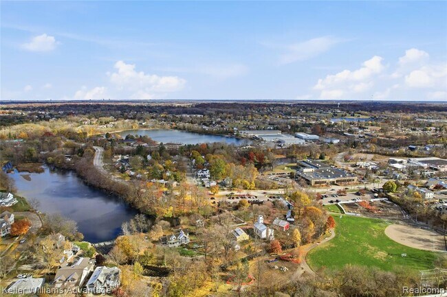 Building Photo - 101 Base Line Rd