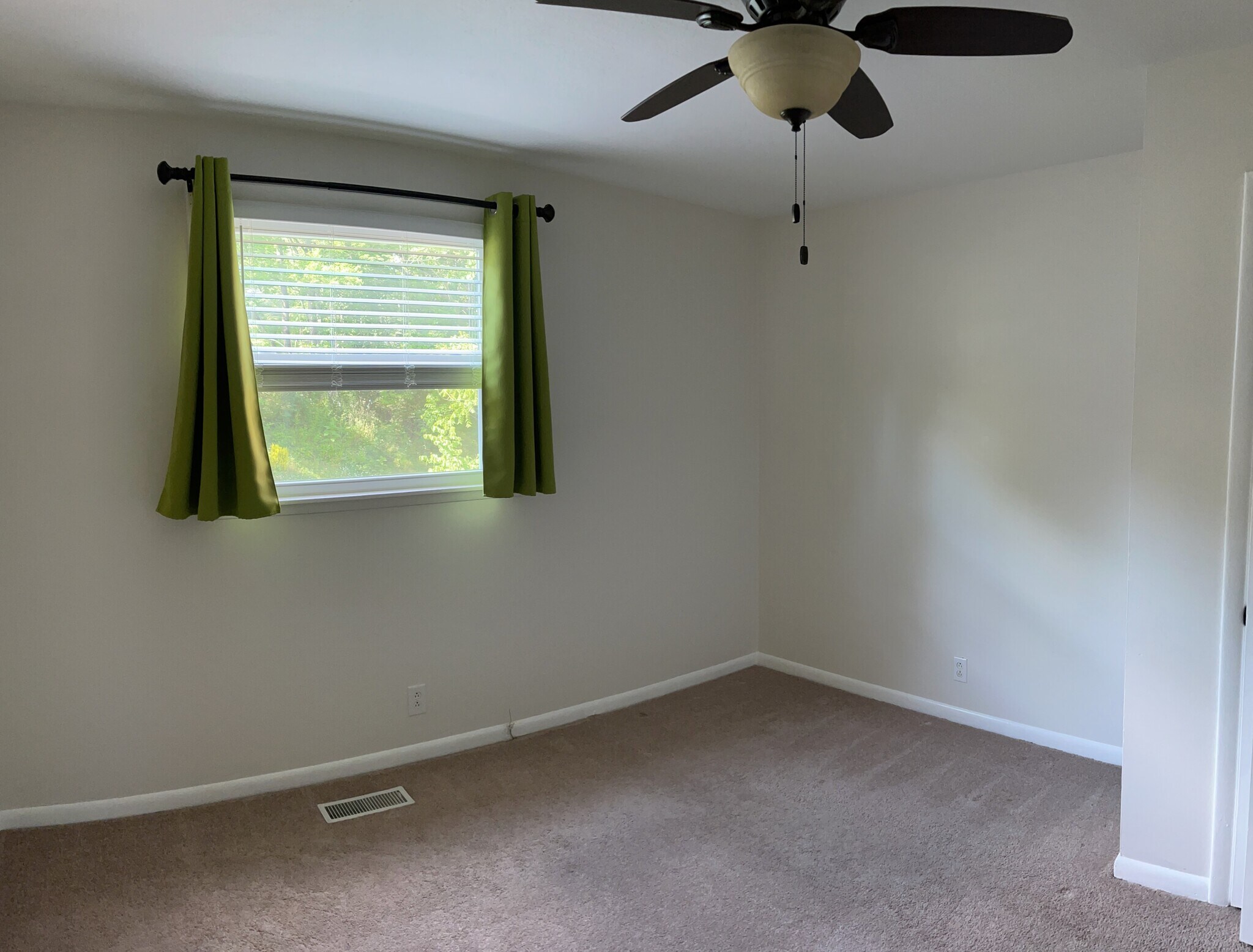 Building Photo - 232 Shawn Dr