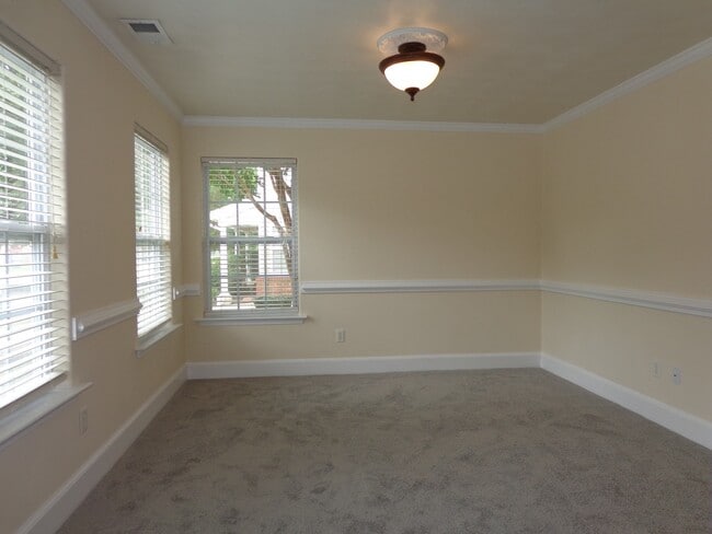 Building Photo - HUNNINGDON COMMONS