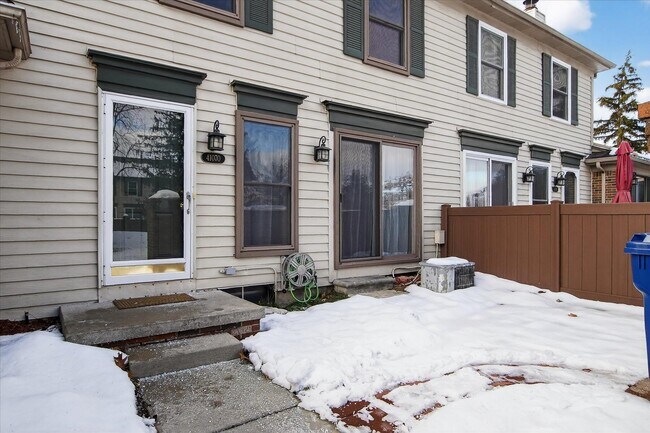 Building Photo - 41070 Southwind Dr