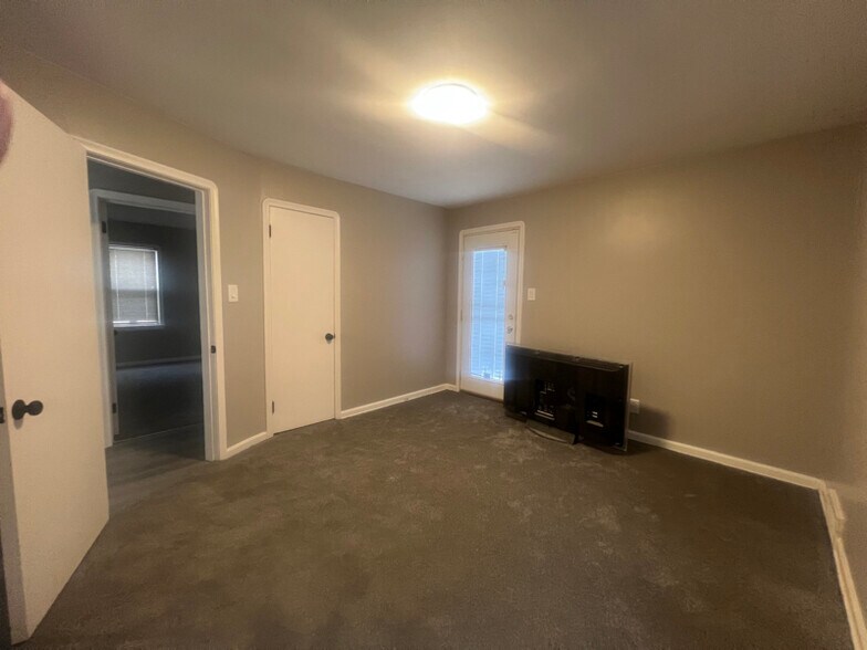 Building Photo - 8075 Freda St