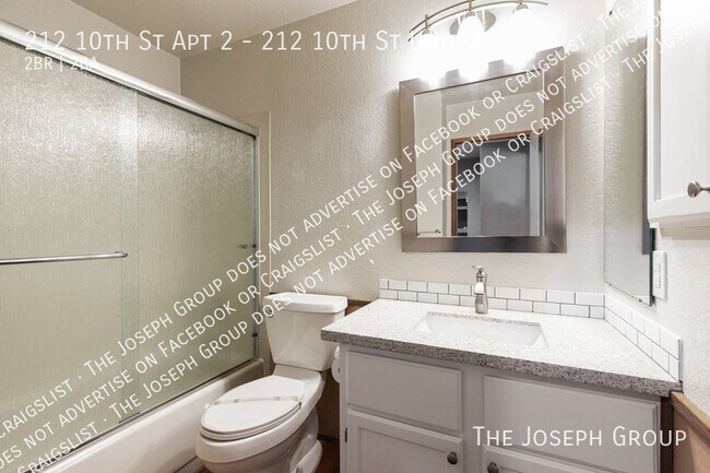 Building Photo - 212 10th St