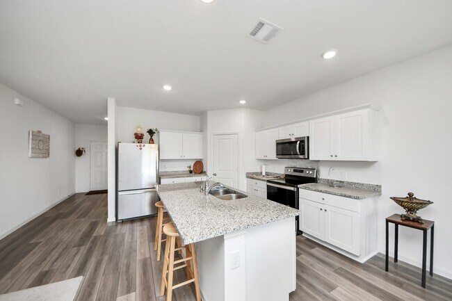 Building Photo - 4830 Highland Spgs Dr