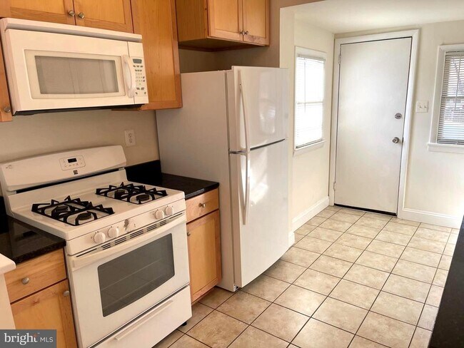 Building Photo - 7132 Parkview Ave