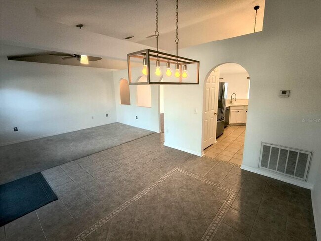 Building Photo - 177 Ryberry Dr