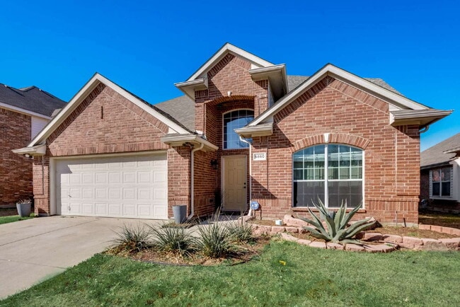 Building Photo - Great 4 bed 2 bathroom 2 story home minute...