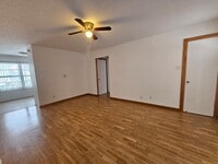 Building Photo - NW 3 Bedroom 1 bath, Large Fenced Yard, 1 Stall Garage