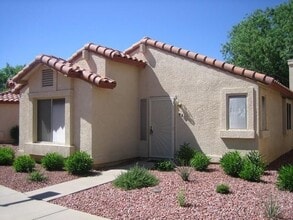 Building Photo - COMING SOON! Peoria Townhouse