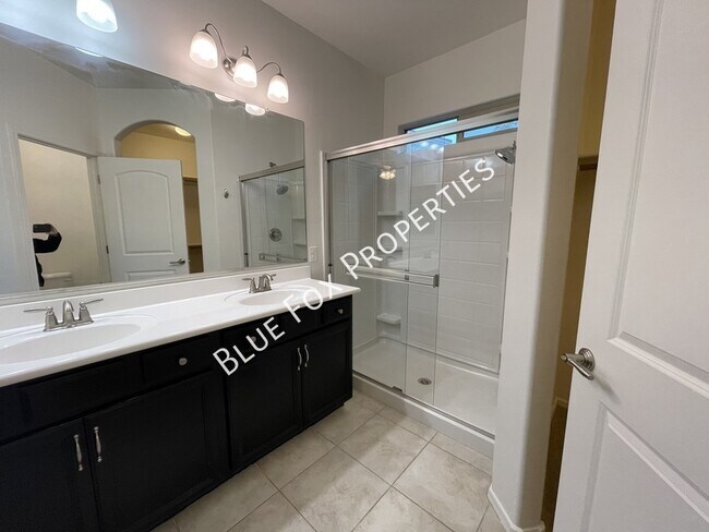 Building Photo - 8721 N Black Pine Dr