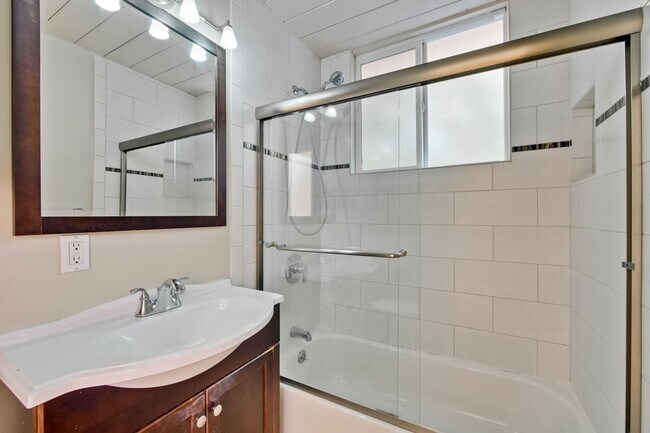 Building Photo - Mountain View Home l Spacious Open Layout Bright and Private Yard
