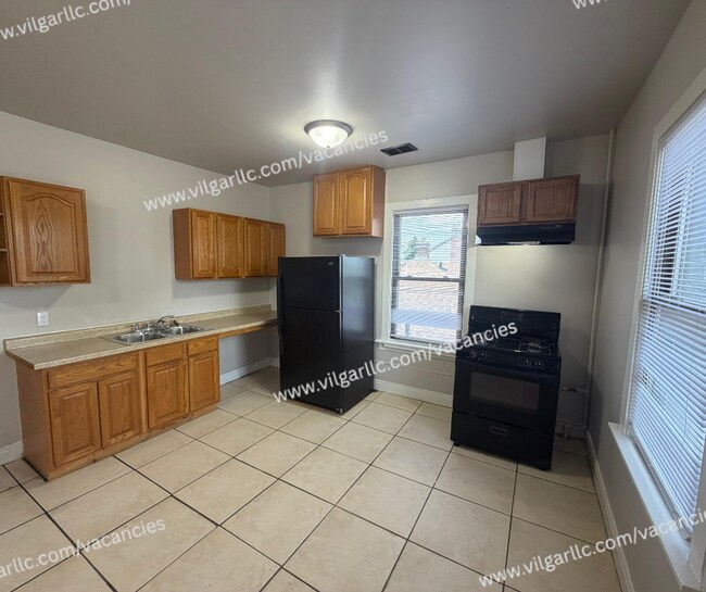Building Photo - 461 Hayes St