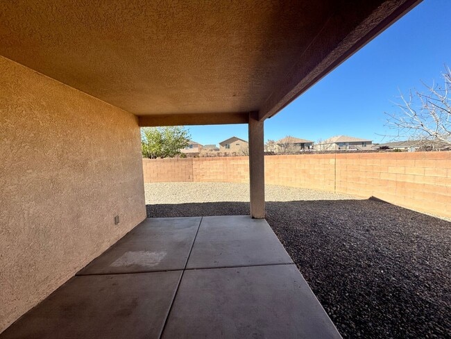 Building Photo - 3 bed 2 bath home in Huning Ranch
