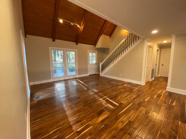 Building Photo - Unique Home in Perry