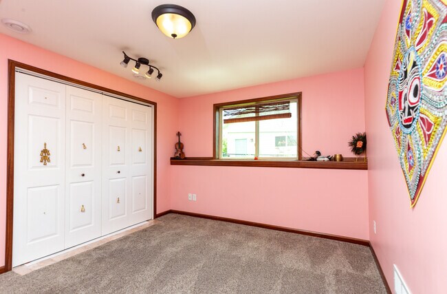 Building Photo - 6311 Fairway Dr NW