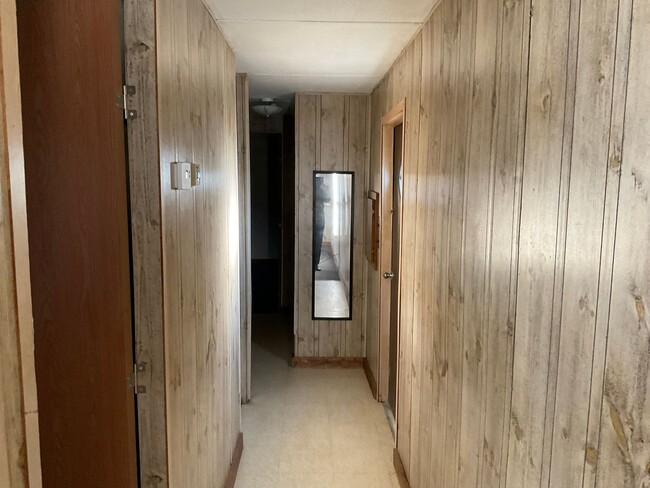 Building Photo - 2 Bedrooms, 1 Bath Mobile Home