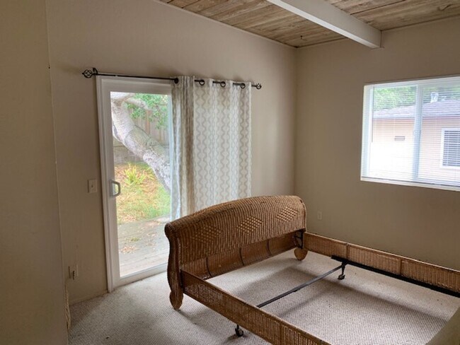 Building Photo - 8th Street (207)