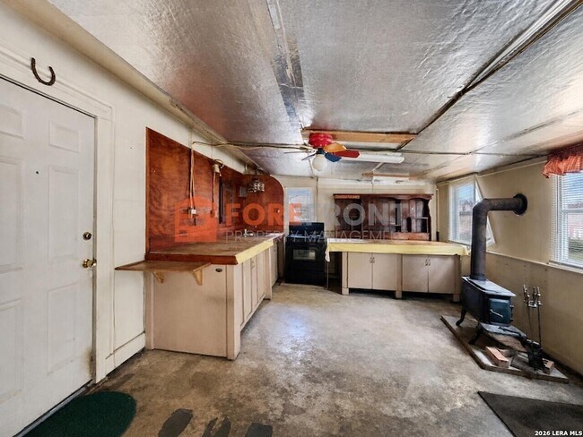 Building Photo - 7845 Village Oak Dr
