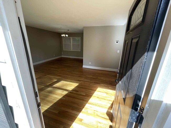 Building Photo - Smyrna - 3BR / 2BA