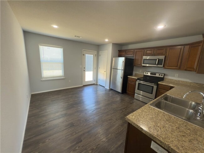 Building Photo - 741 Morningside Dr